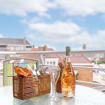 Daire Cosy With 2 Terraces Right At The Beach Oostende